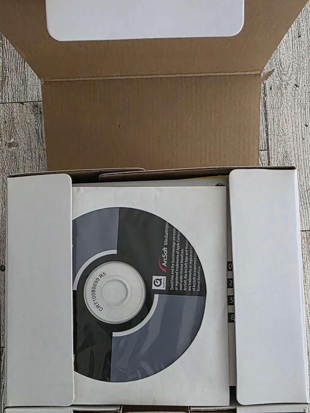 GE- Digital Camera with 15x Optical Zoom - Picture 12 of 16